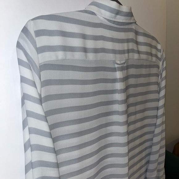 Petite 🍌 Banana Republic Button Down - Picture 9 of 13